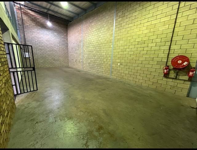271M² WAREHOUSE TO LET IN STRIJDOMPARK